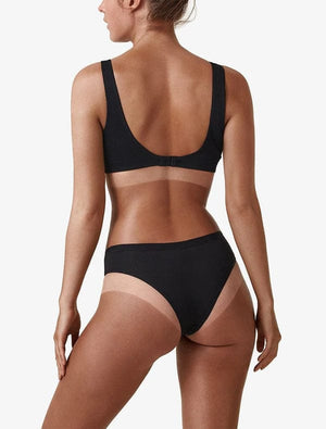 Bondi Sands Professional Spray Tan Solution Liquid Gold Model Image